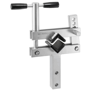 Facom special workbench vice D.22B with adjustable clamp and mounting bracket for secure holding of workpieces.