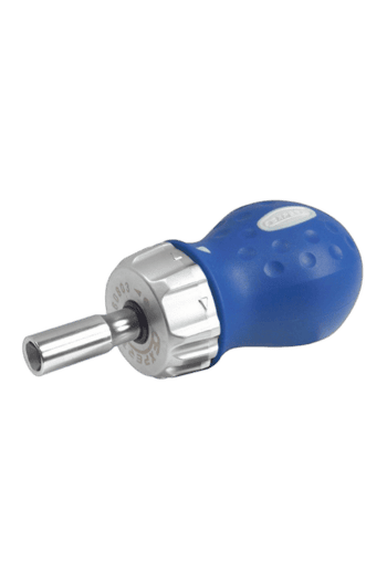 Facom E160803 ratcheting stubby screwdriver with blue handle and compact design for precise screwdriving tasks.