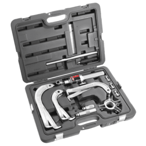 Facom hydraulic puller set with three U.312HJ3 legs in a black carrying case for outside pulling tasks.